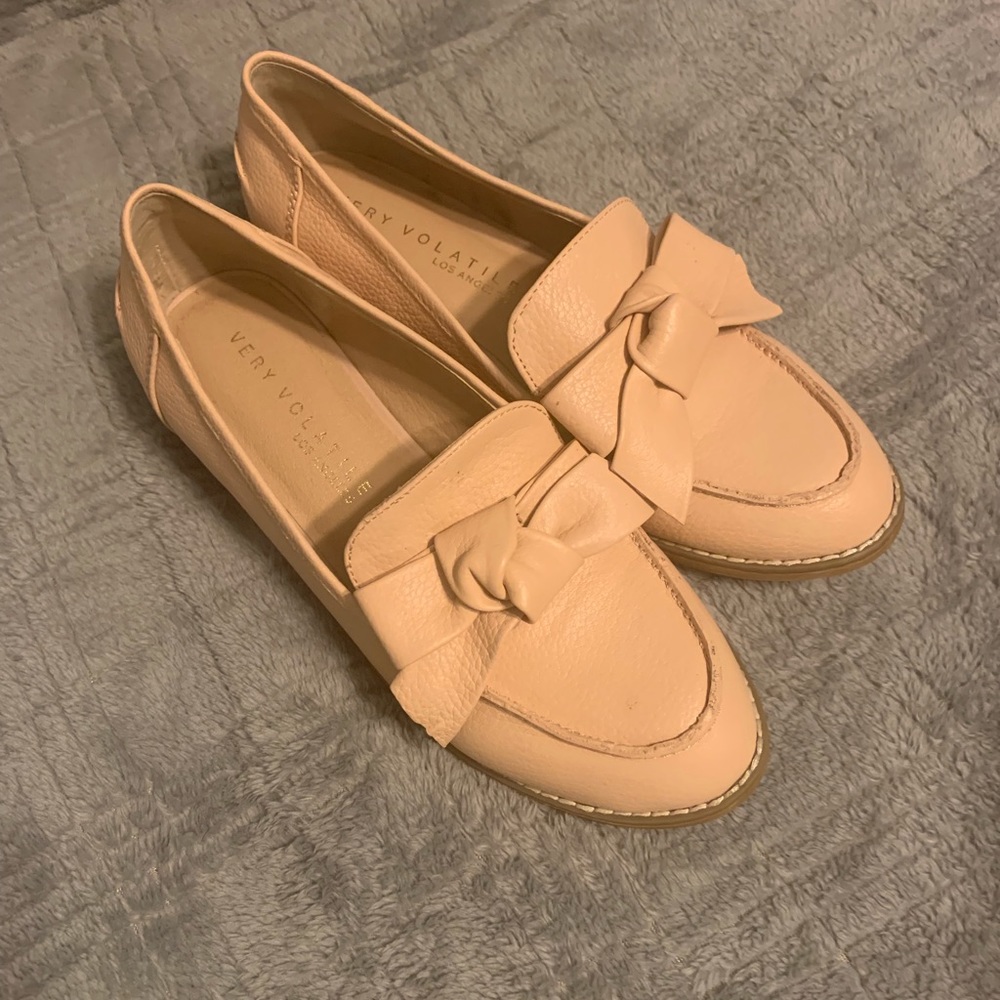 Very Valotire Los Angeles Tan Bow Flats